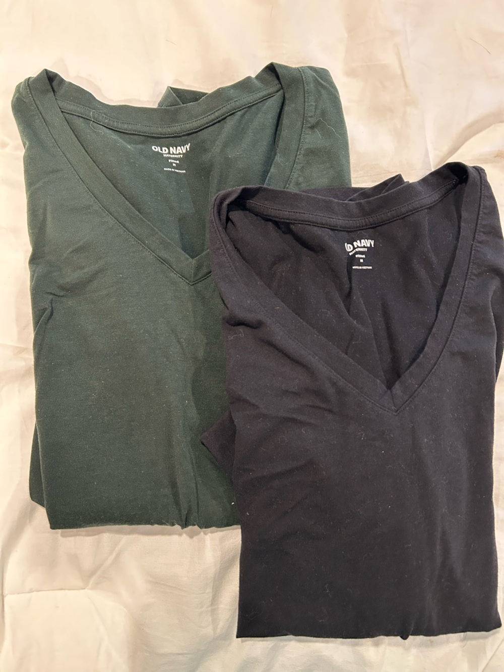 Old Navy Maternity V-Neck long sleeve Shirts in Black and Dark Green. 2 pack